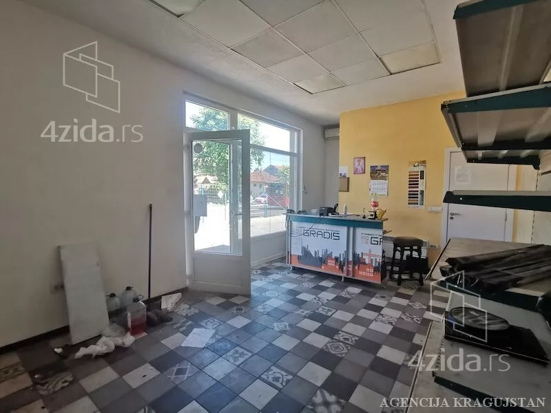 Poslovna zgrada | 4zida