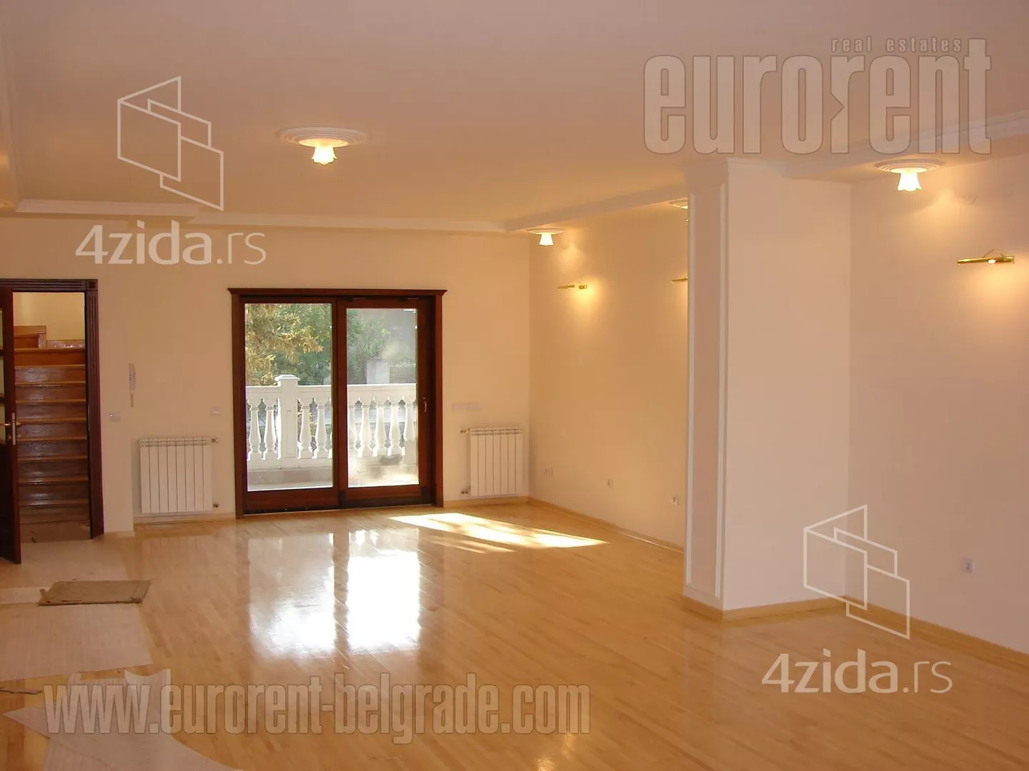 Šestoiposoban stan | 4zida