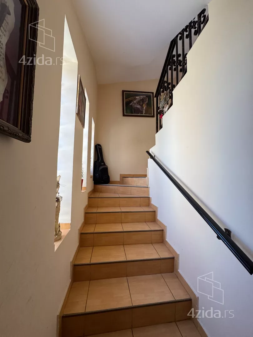 Petoiposoban stan | 4zida