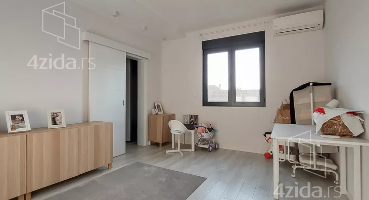 Šestosoban stan | 4zida