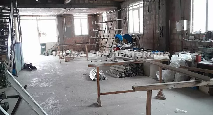 Poslovna zgrada | 4zida