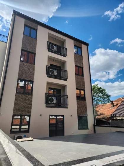 Dragačevska 9 | 4zida.rs