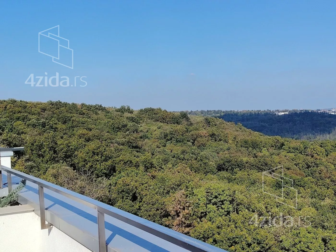 Četvoroiposoban stan | 4zida