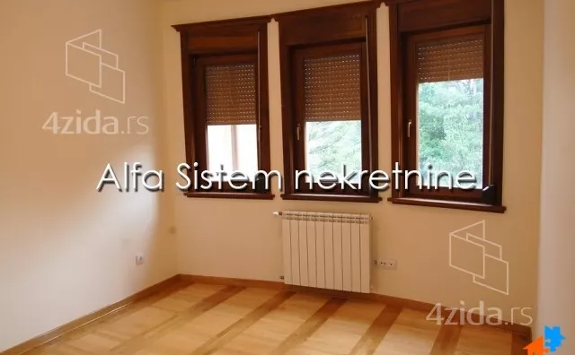 Šestosoban stan | 4zida