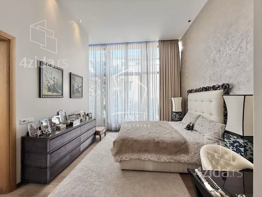 Šestoiposoban stan | 4zida