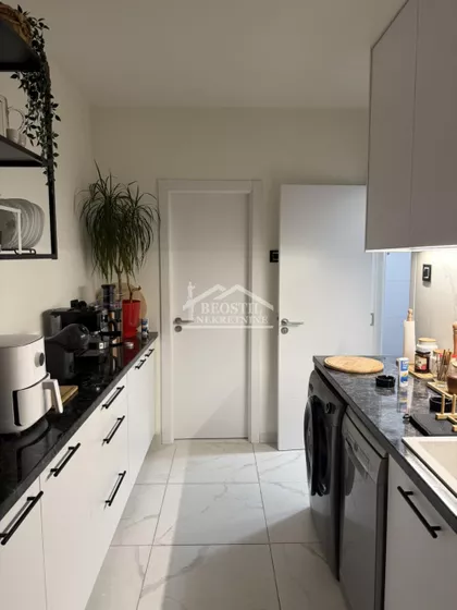 Ane Frank | 4zida.rs