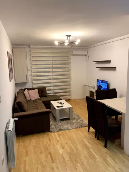 Zmaj Jovina 18 | 4zida.rs