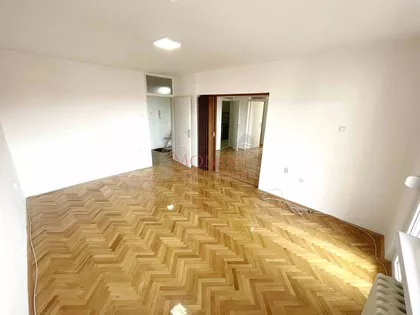 Ekonomski/Pravni Fakultet | 4zida.rs