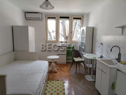 Mike Alasa | 4zida.rs