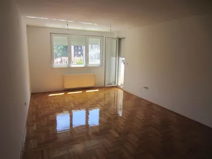 Crveni Pevac | 4zida.rs