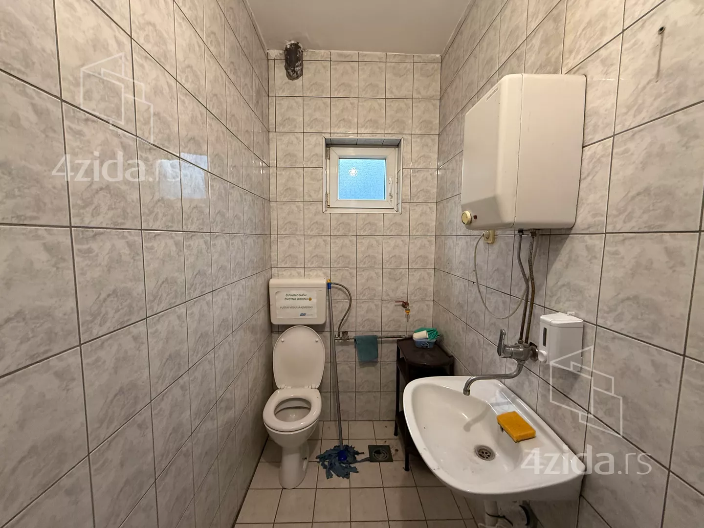 Poslovna zgrada | 4zida