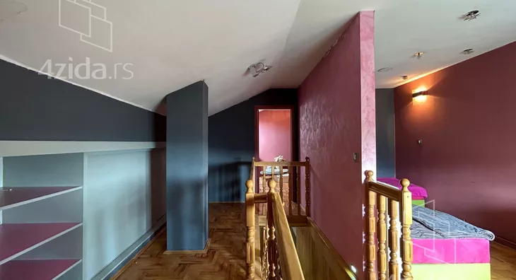 Četvoroiposoban stan | 4zida