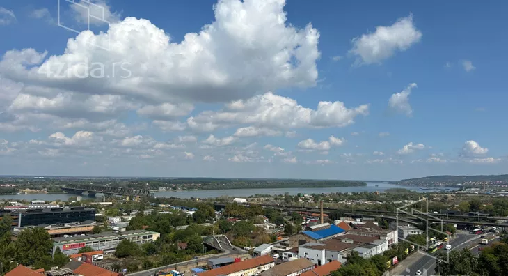 Četvoroiposoban stan | 4zida