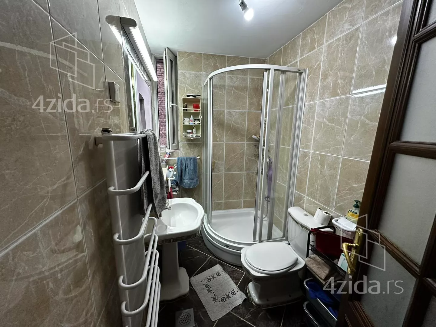 Petosoban stan | 4zida