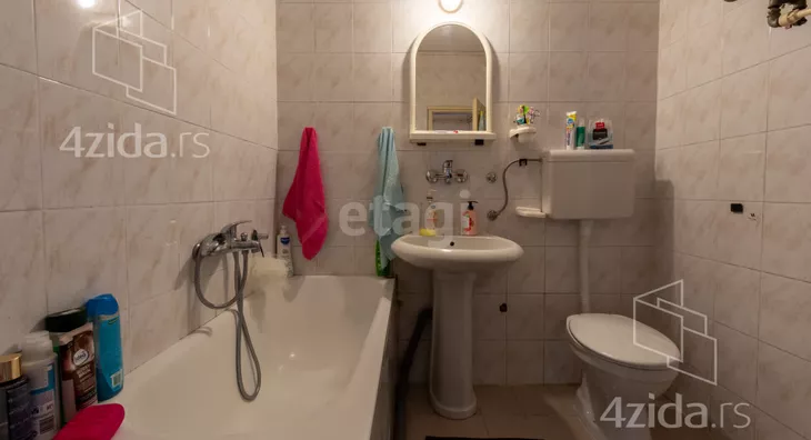 Šestosoban stan | 4zida