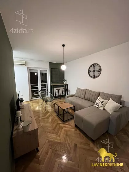 ŽELEZNIČKA | 4zida.rs