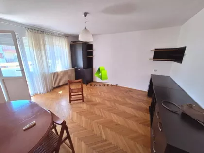 Crveni Pevac | 4zida.rs