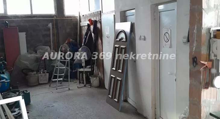 Poslovna zgrada | 4zida