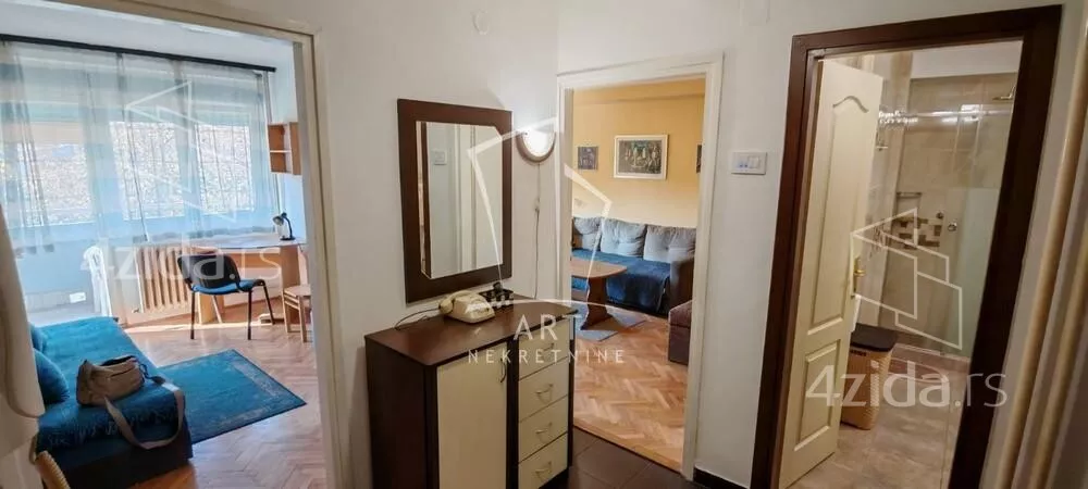 Šestosoban stan | 4zida