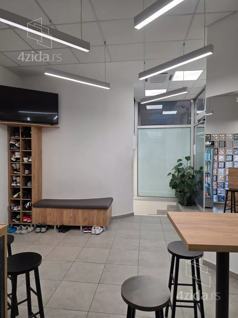 Poslovni prostor | 4zida