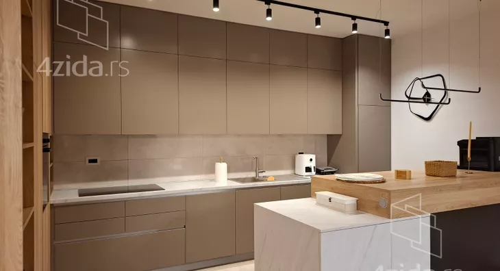 Četvoroiposoban stan | 4zida