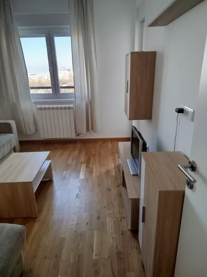 Dva Bela Goluba | 4zida.rs