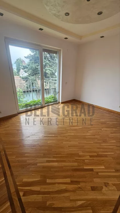 Bože Baucala | 4zida.rs