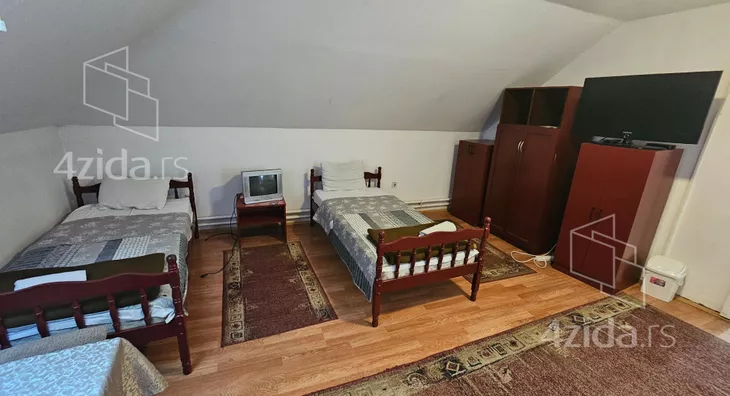 Poslovna zgrada | 4zida