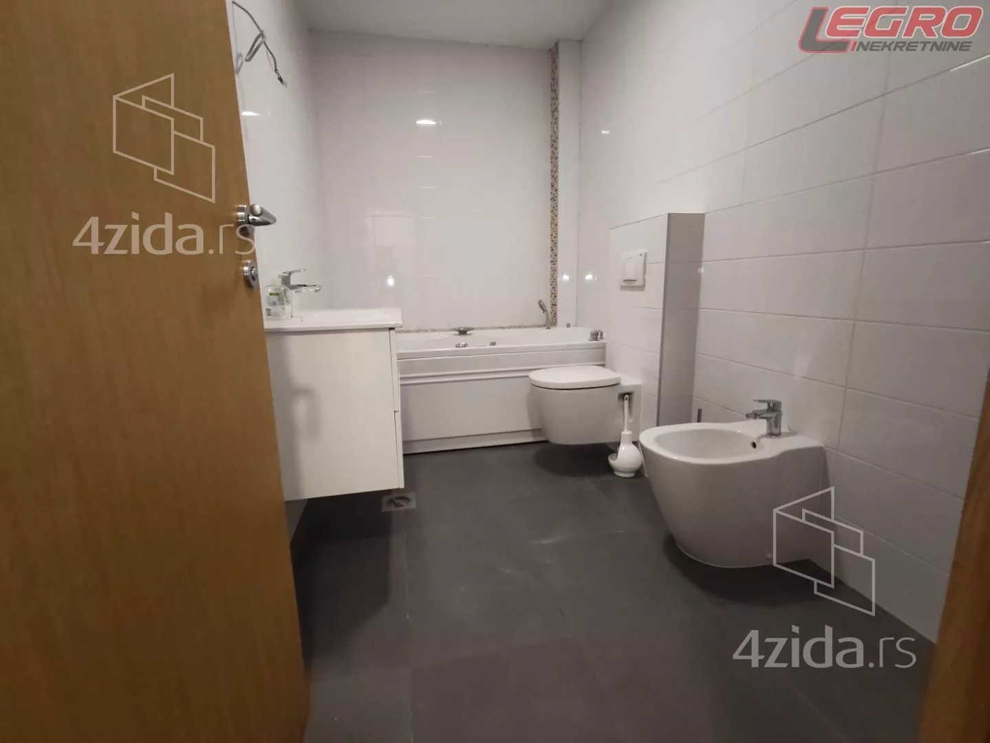 Petosoban stan | 4zida