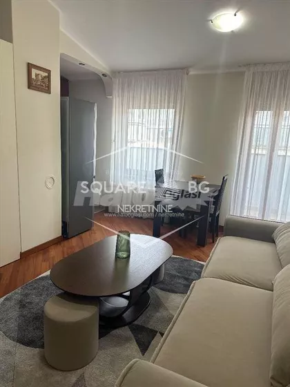 Jovana Ćirilova | 4zida.rs