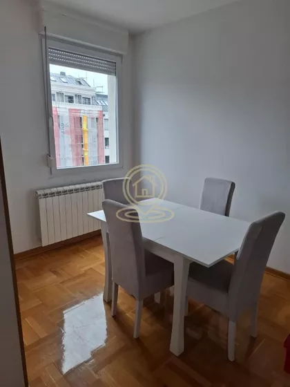 Vukov Spomenik | 4zida.rs