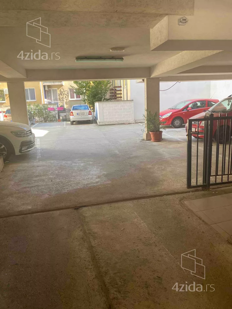 Parking | 4zida