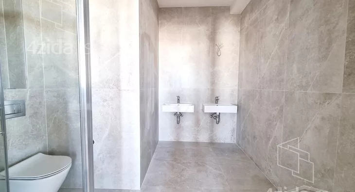 Četvoroiposoban stan | 4zida