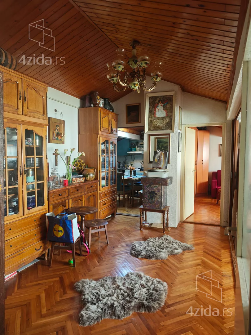 Troiposoban stan | 4zida