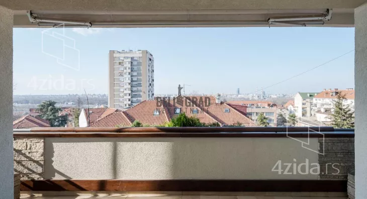 Šestosoban stan | 4zida