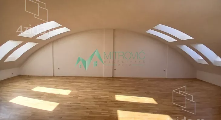 Četvoroiposoban stan | 4zida