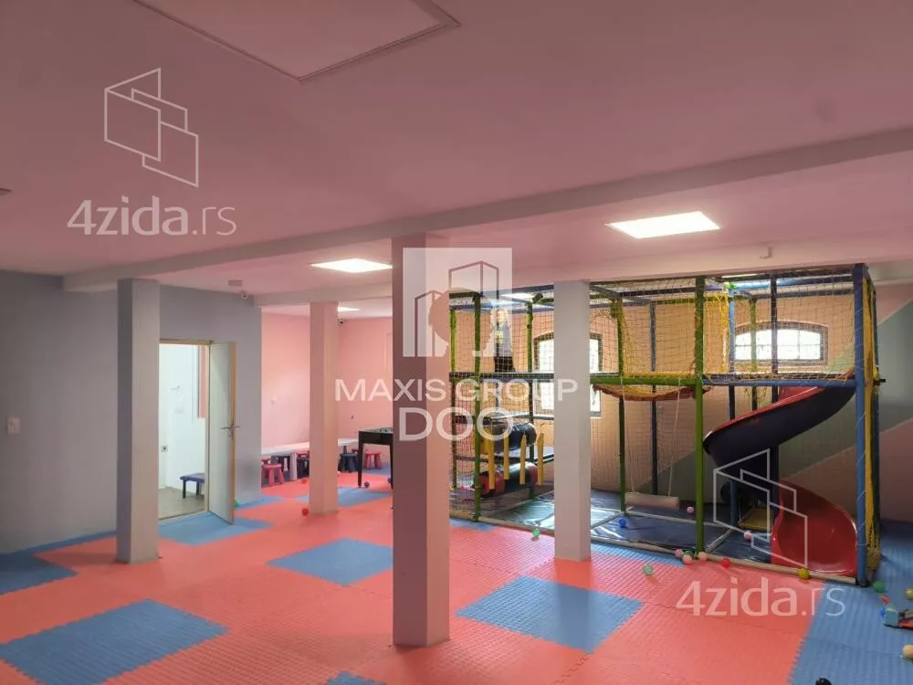 Šestoiposoban stan | 4zida