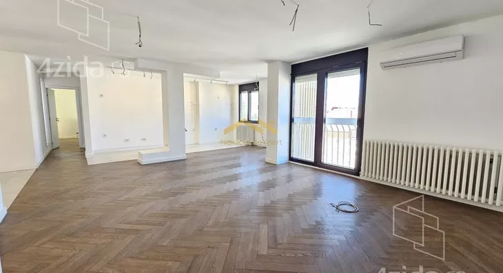 Četvoroiposoban stan | 4zida