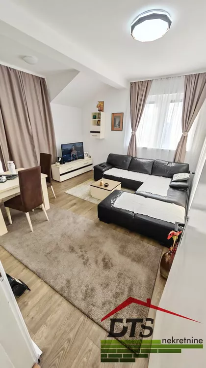 Crveni Pevac | 4zida.rs
