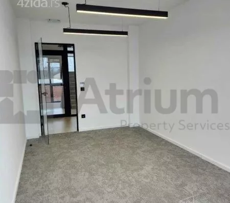 Poslovna zgrada | 4zida