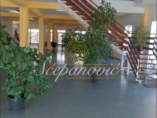 Poslovna zgrada | 4zida