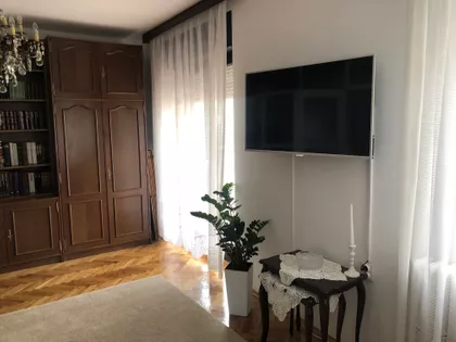 Trg Cara Jovana Nenada | 4zida.rs