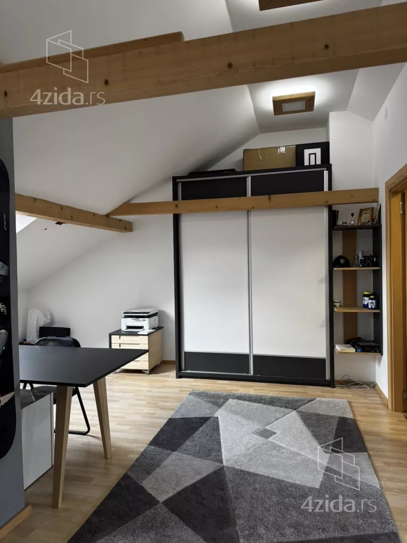 Četvoroiposoban stan | 4zida