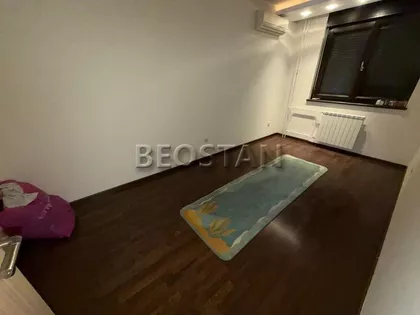 Kosta Nadja | 4zida.rs