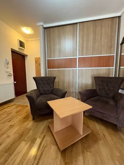 Radnička 1B | 4zida.rs