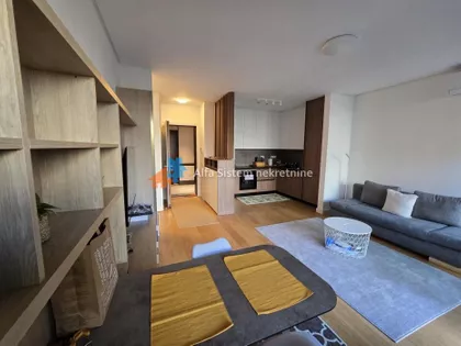 Vukov Spomenik | 4zida.rs