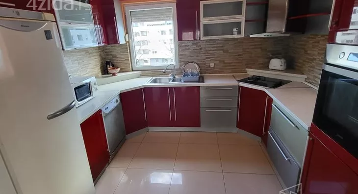 Petosoban stan | 4zida