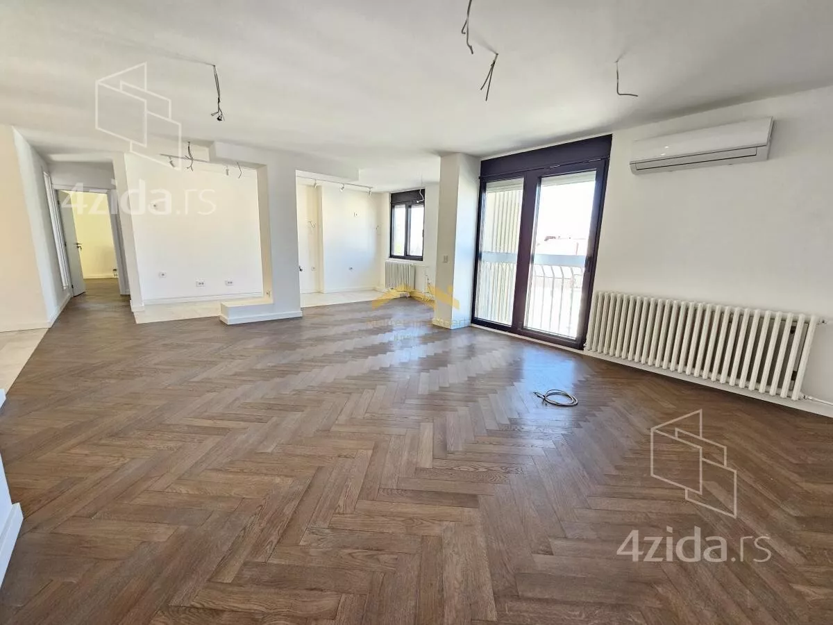 Četvoroiposoban stan | 4zida