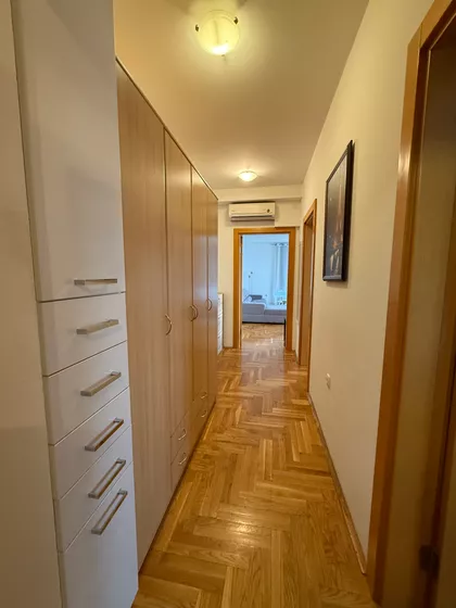 Radnička 16 | 4zida.rs