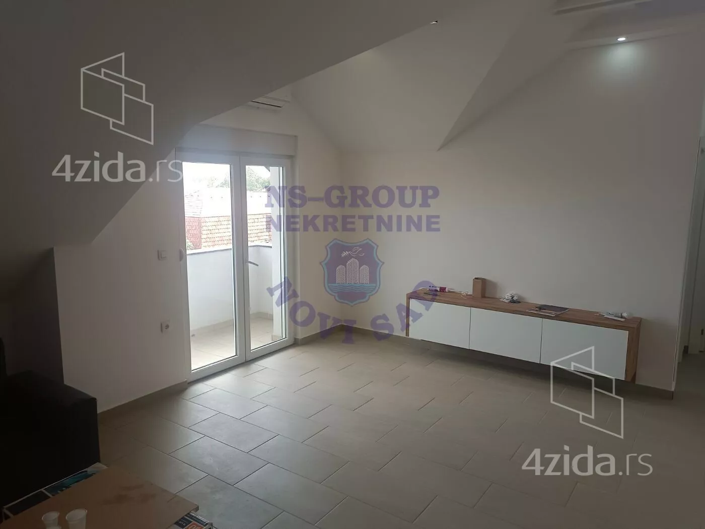 Dvoiposoban stan | 4zida